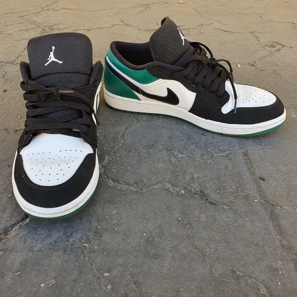 Nike Air Jordan 1 Low

White Black Mystic Green main image 3